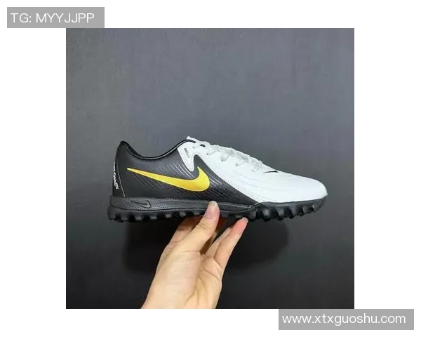 球星同款千元足球鞋女款舒适耐用，助力你的运动表现