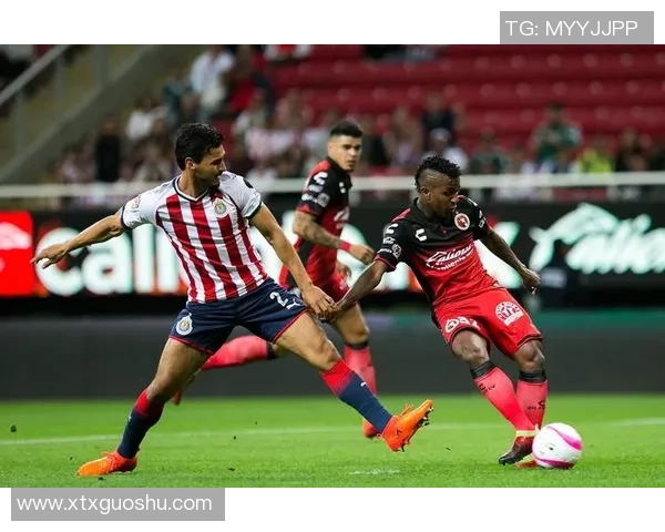 球星视角解析足球赛场技术与战术:从个人技巧到团队协作的深度剖析 球星视角解析足球赛场技术与战术:从个人技巧到团队协作的深度剖析