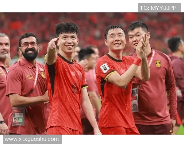 足球明星激烈对抗赛，谁能在绿茵场上笑傲群雄引发球迷热议